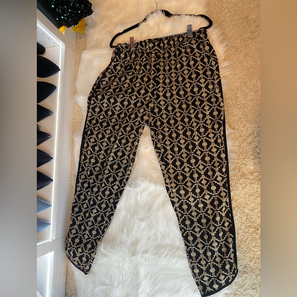 Asymmetrical pant - Picture 1 of 4